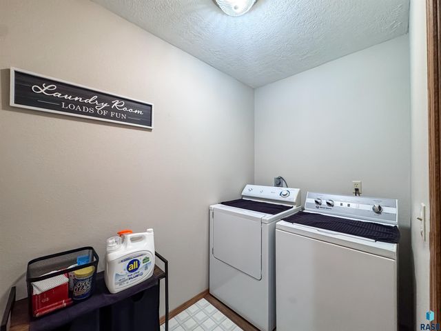 900 S Parkview Blvd Boulevard, Brandon, SD 57005