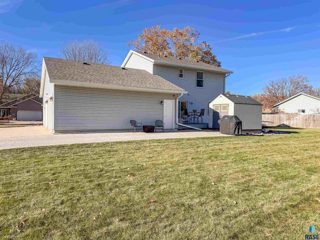 900 S Parkview Blvd Boulevard, Brandon, SD 57005