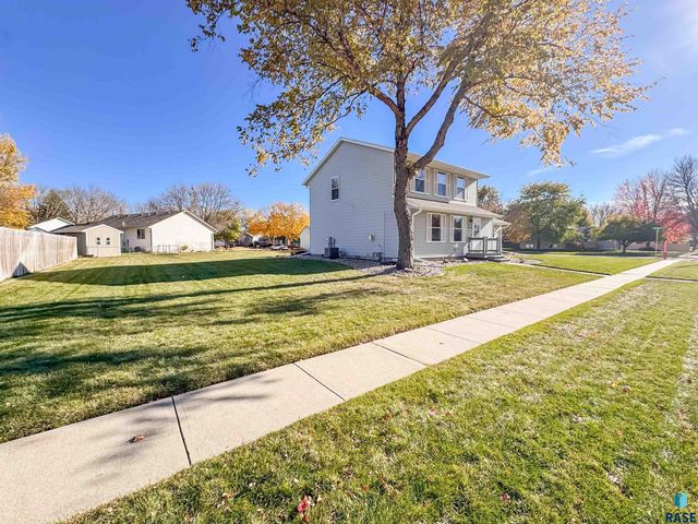 900 S Parkview Blvd Boulevard, Brandon, SD 57005