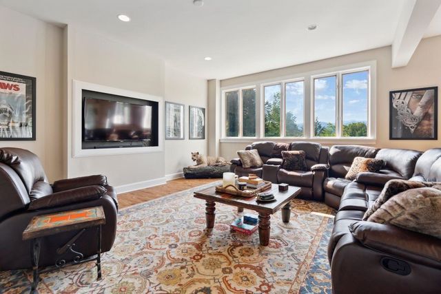 237 Points North Road, Stowe, VT 05672