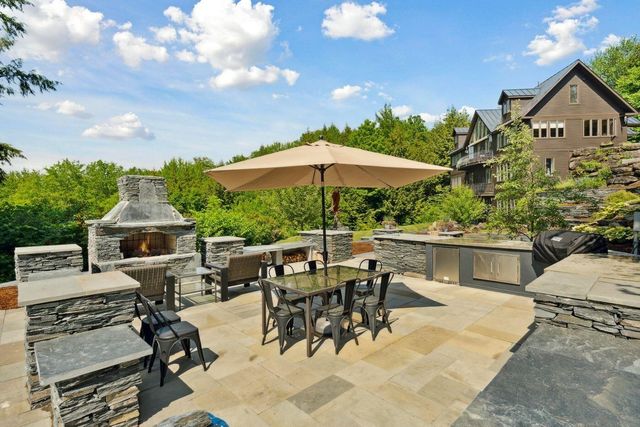 237 Points North Road, Stowe, VT 05672