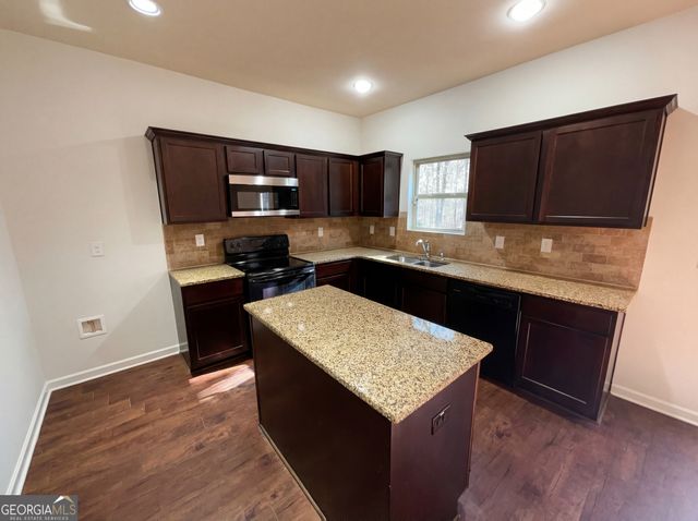 1209 Vienna Court, Hampton, GA 30228