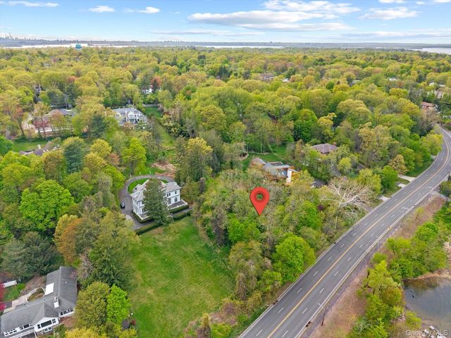 367 E Shore Road, Great Neck, NY 11023