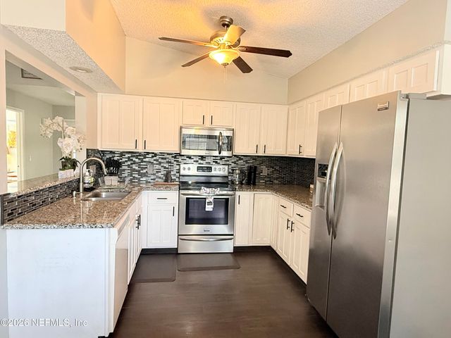 7748 PEPPER Circle E, Jacksonville, FL 32244