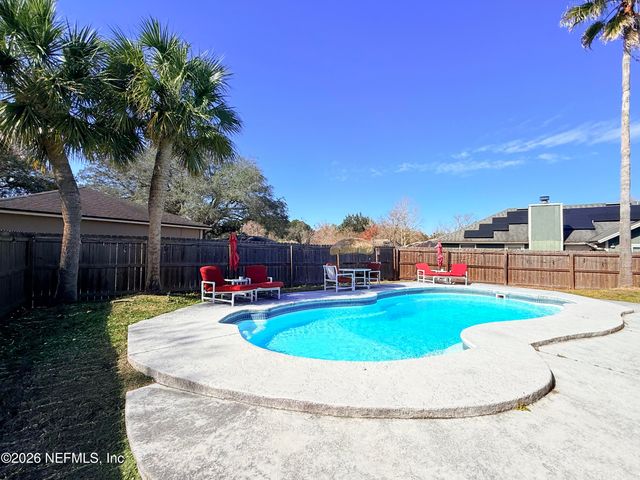 7748 PEPPER Circle E, Jacksonville, FL 32244