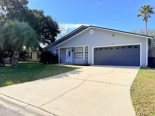 7748 PEPPER Circle E, Jacksonville, FL 32244