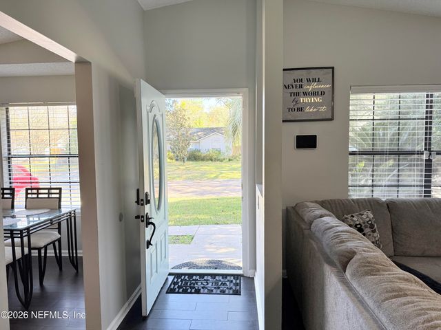 7748 PEPPER Circle E, Jacksonville, FL 32244