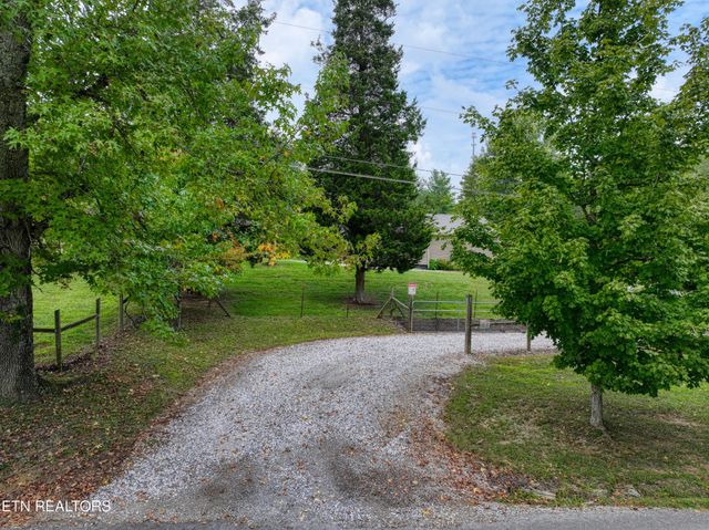 2307 Stock Creek Rd, Knoxville, TN 37920