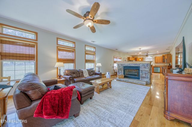 2307 Stock Creek Rd, Knoxville, TN 37920