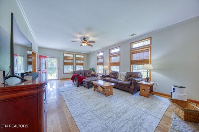 2307 Stock Creek Rd, Knoxville, TN 37920