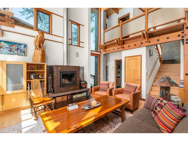 49348 MCKENZIE Hwy, Vida, OR 97488