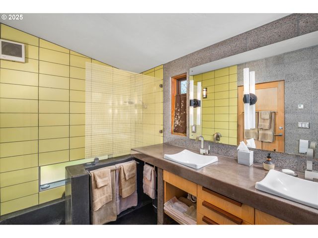 49348 MCKENZIE Hwy, Vida, OR 97488