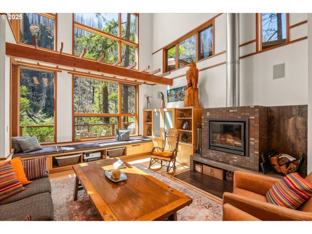 49348 MCKENZIE Hwy, Vida, OR 97488