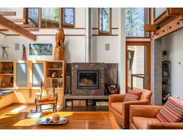 49348 MCKENZIE Hwy, Vida, OR 97488