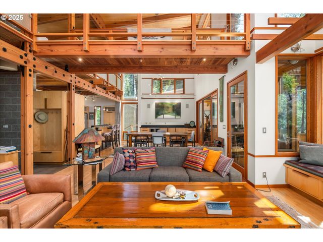 49348 MCKENZIE Hwy, Vida, OR 97488