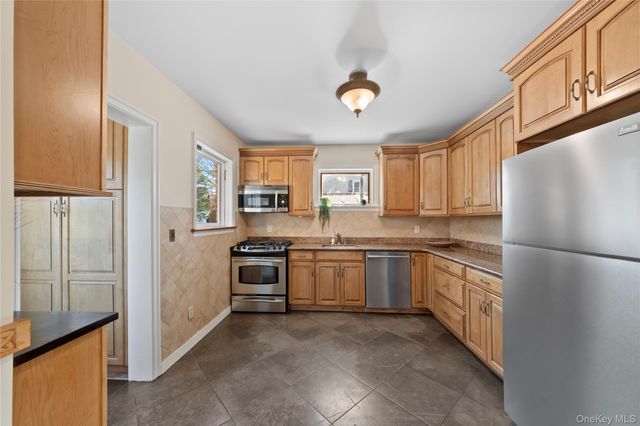 180 Kneeland Avenue, Yonkers, NY 10705