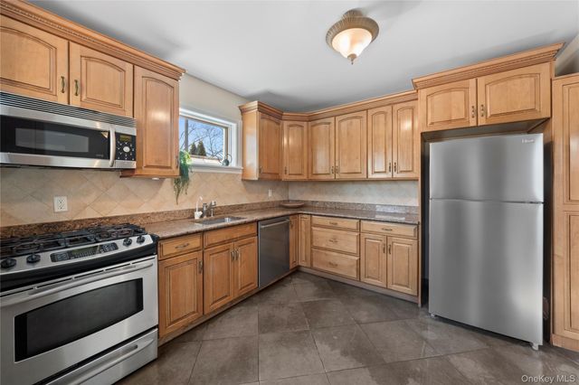 180 Kneeland Avenue, Yonkers, NY 10705