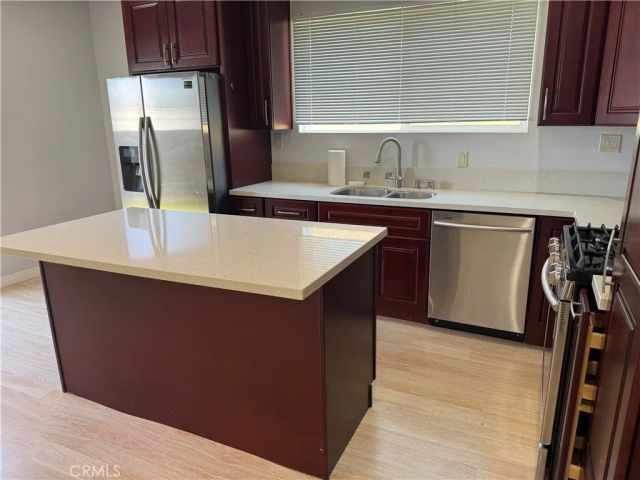 20324 Oxnard Street, Woodland Hills, CA 91367