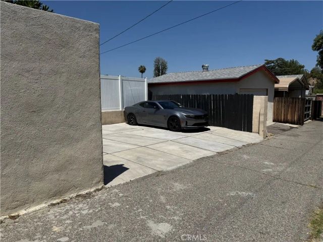 20324 Oxnard Street, Woodland Hills, CA 91367