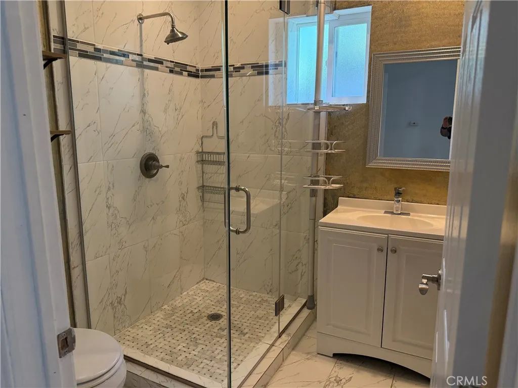 20324 Oxnard Street, Woodland Hills, CA 91367