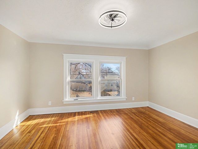 2719 S 10 Street, Omaha, NE 68108