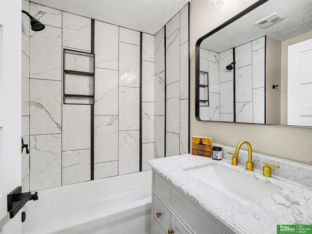 2719 S 10 Street, Omaha, NE 68108