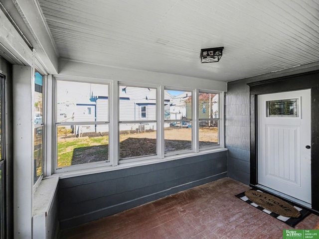 2719 S 10 Street, Omaha, NE 68108