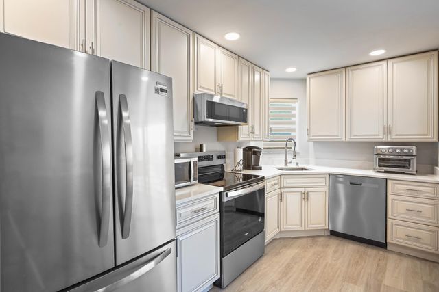 3595 Birdie Drive 601, Lake Worth, FL 33467