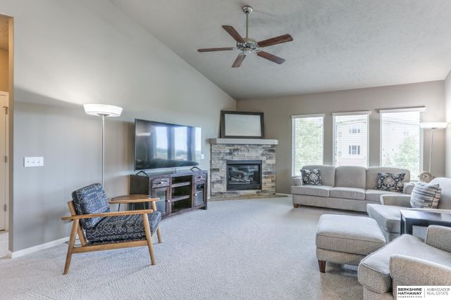 6642 Michael Circle, Papillion, NE 68133
