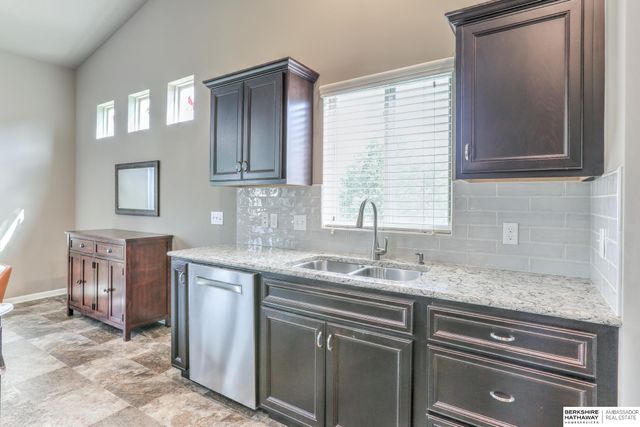 6642 Michael Circle, Papillion, NE 68133