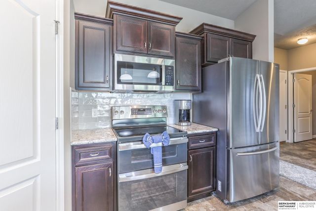 6642 Michael Circle, Papillion, NE 68133