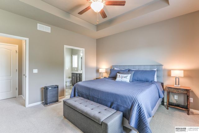 6642 Michael Circle, Papillion, NE 68133