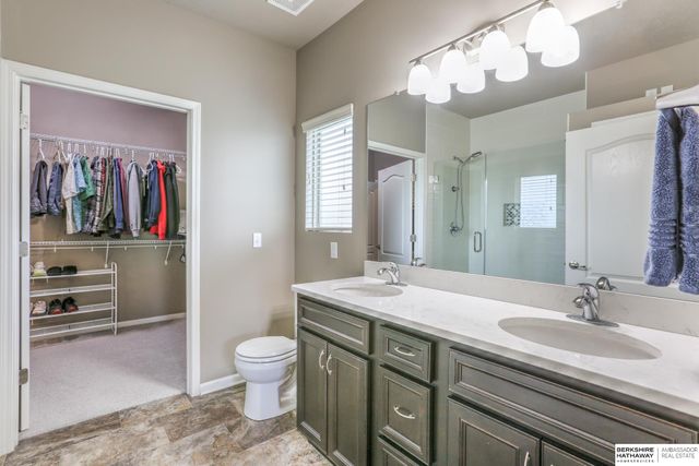 6642 Michael Circle, Papillion, NE 68133