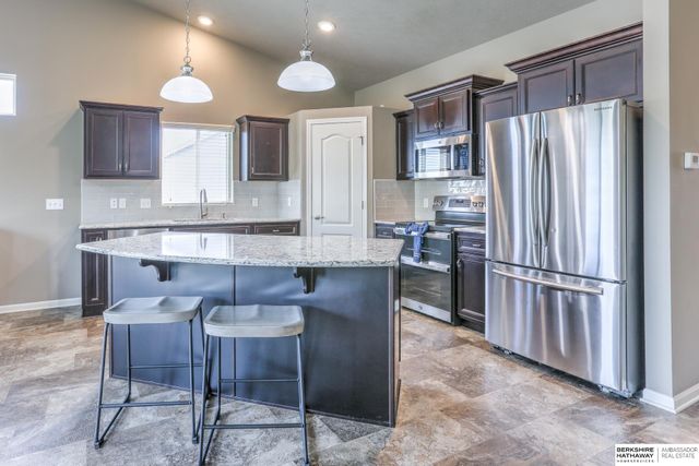 6642 Michael Circle, Papillion, NE 68133