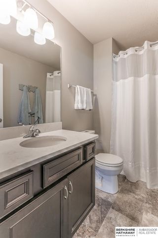 6642 Michael Circle, Papillion, NE 68133