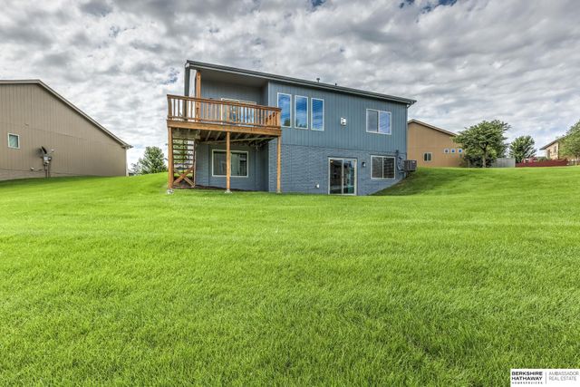 6642 Michael Circle, Papillion, NE 68133