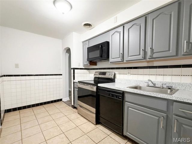 8234 Airport Road, St Louis, MO 63134