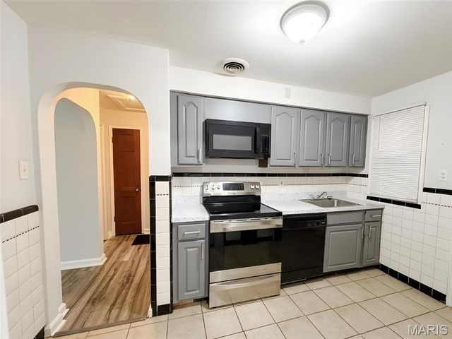 8234 Airport Road, St Louis, MO 63134