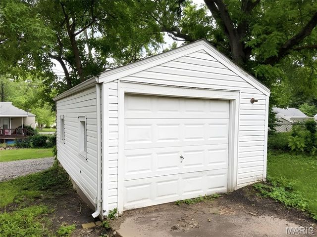 8234 Airport Road, St Louis, MO 63134