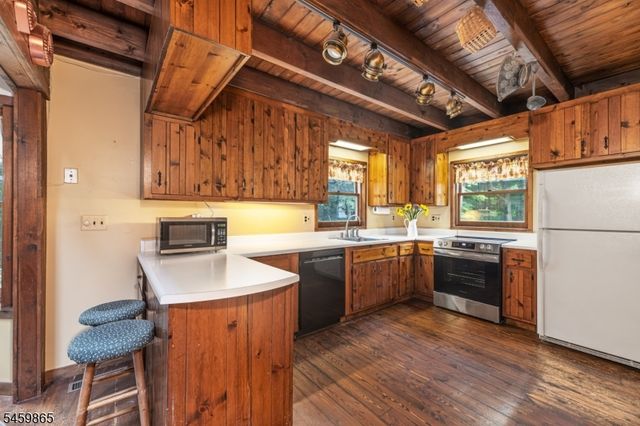 176 Henderson Rd, West Milford Twp., NJ 07460