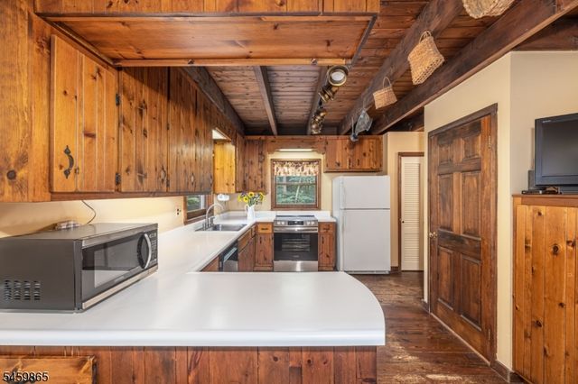 176 Henderson Rd, West Milford Twp., NJ 07460