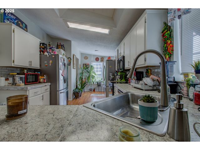 550 S STATE St 139, Sutherlin, OR 97479