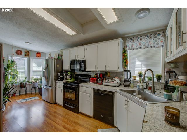 550 S STATE St 139, Sutherlin, OR 97479