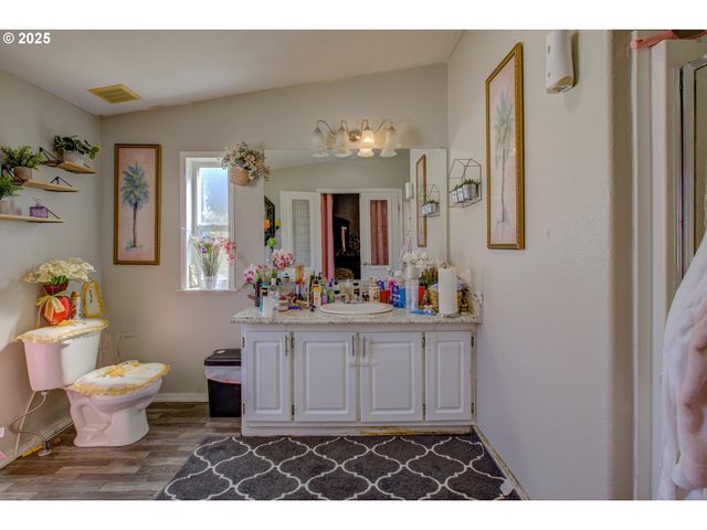 550 S STATE St 139, Sutherlin, OR 97479