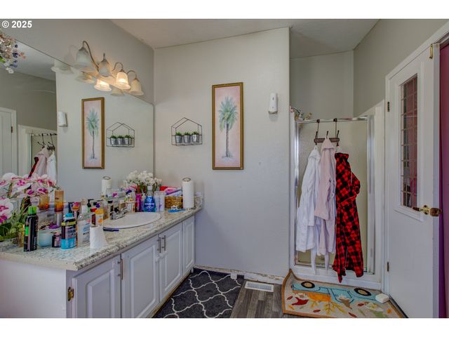 550 S STATE St 139, Sutherlin, OR 97479