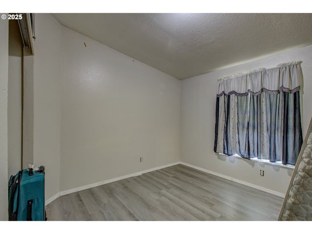 550 S STATE St 139, Sutherlin, OR 97479