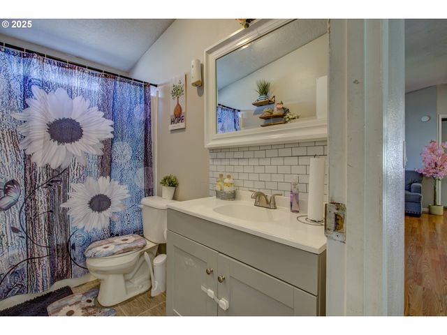 550 S STATE St 139, Sutherlin, OR 97479