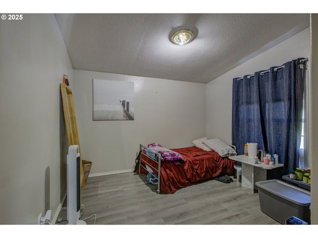 550 S STATE St 139, Sutherlin, OR 97479