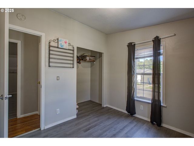 550 S STATE St 139, Sutherlin, OR 97479