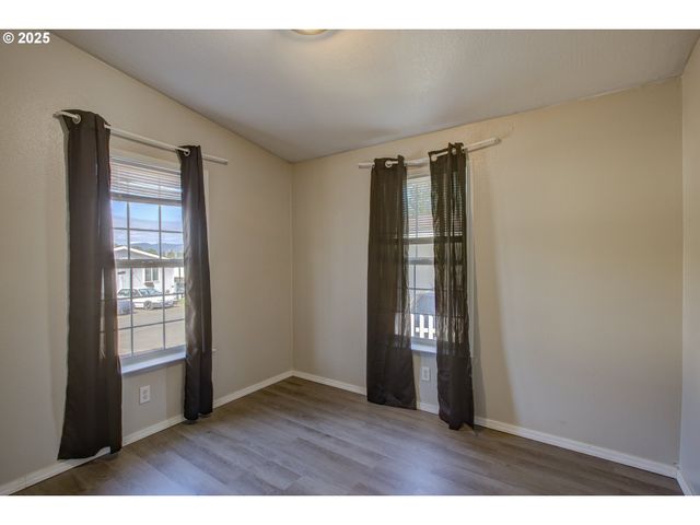 550 S STATE St 139, Sutherlin, OR 97479